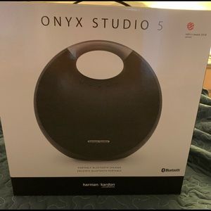 Harmon/Kardon Bluetooth speaker